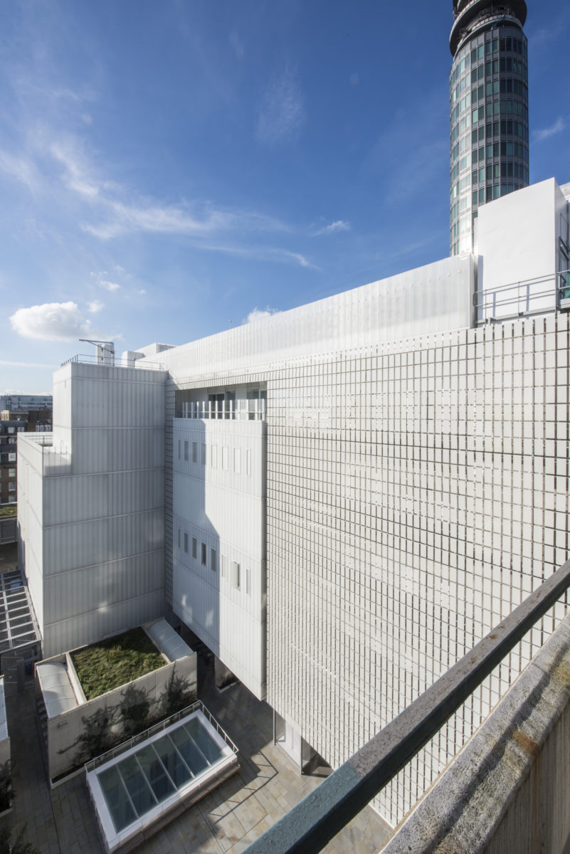 2 Sainsbury Wellcome Centre at UCL view of south wall and courtyard from Astor College (c) Ian Ritchie Architects 20160211__GCS_0128